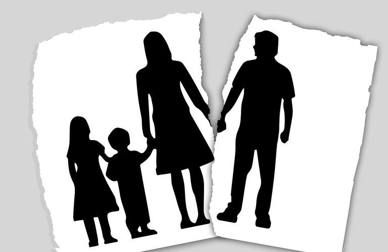離婚で家の名義はどうなる？変更手続きと節約ポイント